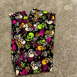 LuLaRoe skull leggings!